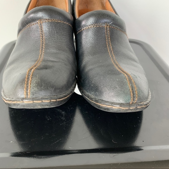Born Leather Slip On Shoes w/Heel Size 7M - Picture 2 of 10